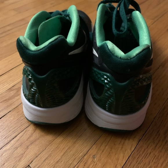 Nike Flywire Sneakers - Picture 2 of 3